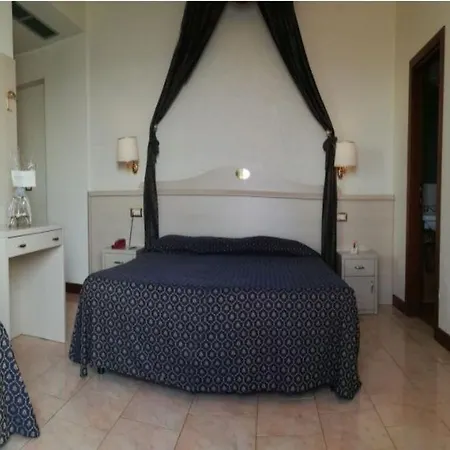 Caravelle&minicaravelle Otel 3*
