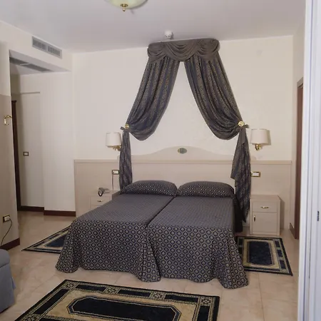 Caravelle&minicaravelle ليدو دي يسولو